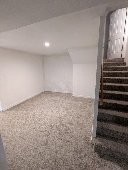 Building Photo - 2944 E Madison St