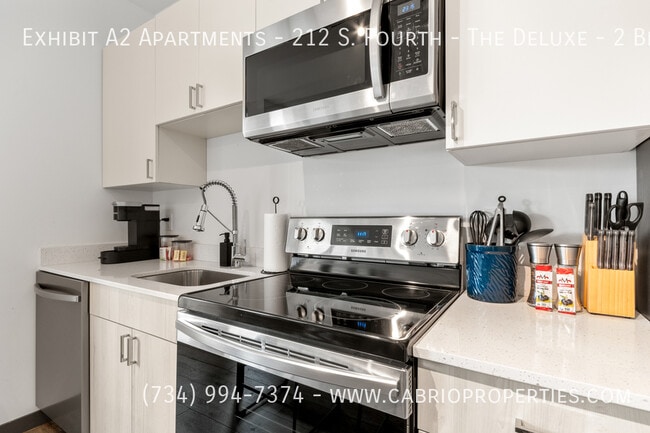 Building Photo - Exhibit A2 Apartments - 212 S. Fourth -The Deluxe - 2 Bed/1 Bath