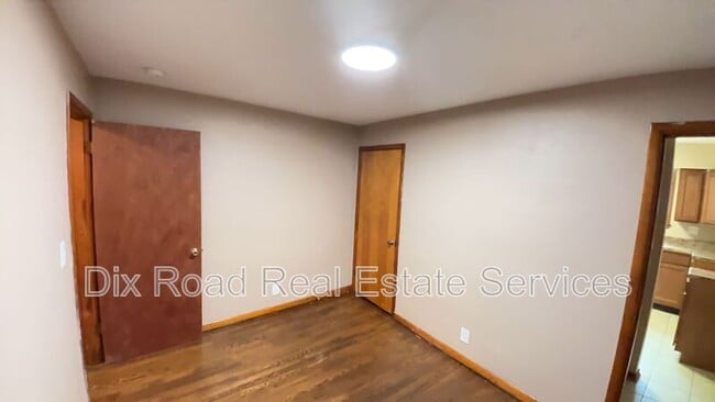 Building Photo - 677 Mark Ave