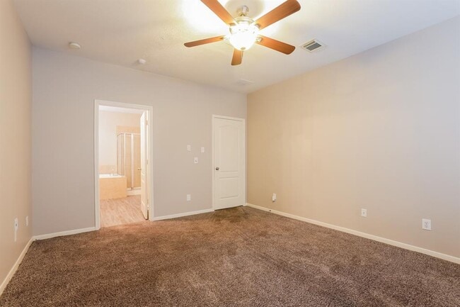 Building Photo - 15118 Sierra Ridge Dr