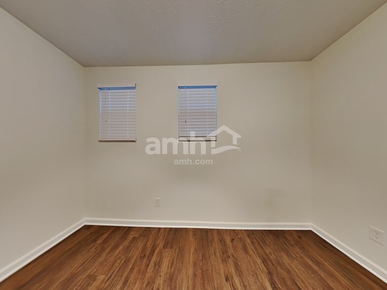 Building Photo - 6605 Shooting Star Dr