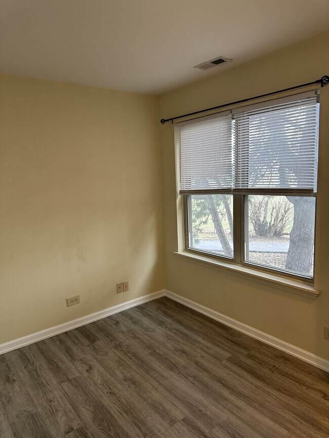 Building Photo - 214 Glengarry Dr