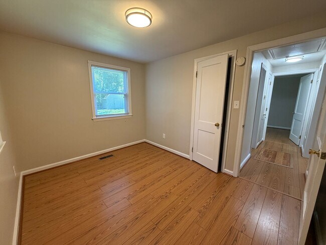 Building Photo - Charming Duplex Near Downtown Blacksburg