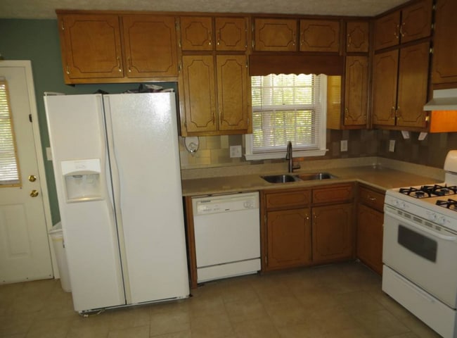 Building Photo - COMING SOON - Charming 3-Bedroom, 2-Bath S...