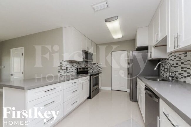 Building Photo - 500 NE 61st St