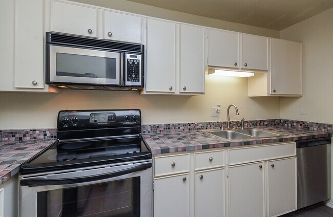 Building Photo - 2023 Gentryside Dr
