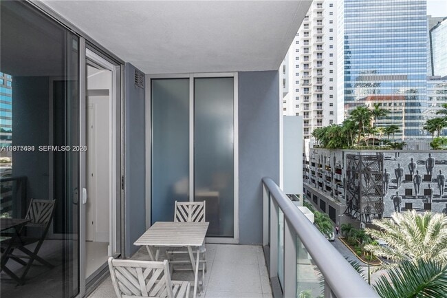 Building Photo - 1300 Brickell Bay Dr