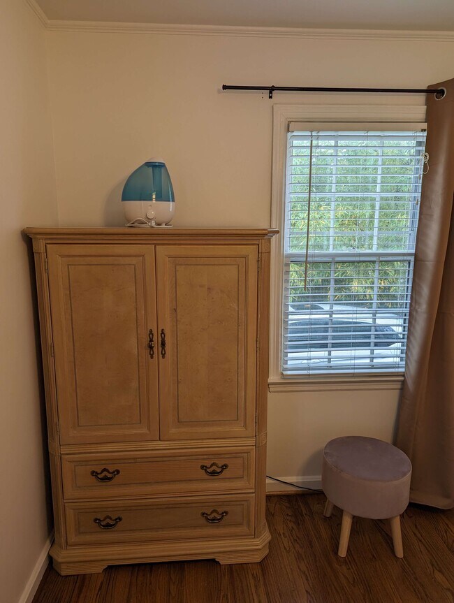 Building Photo - 1805 Bennett St