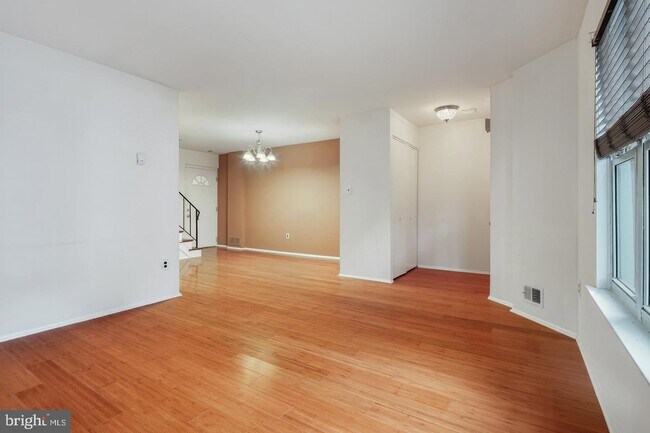 Building Photo - 711 S 18th St