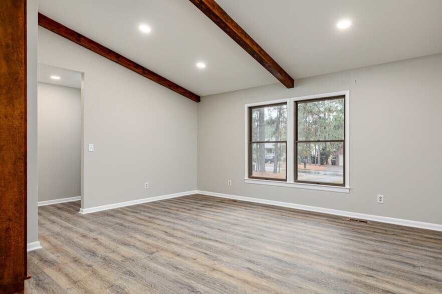 Building Photo - 1635 Longleaf Dr E