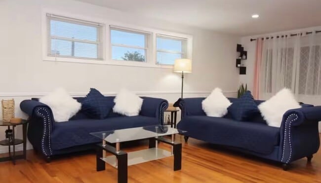 Building Photo - 449 Jensen Rd