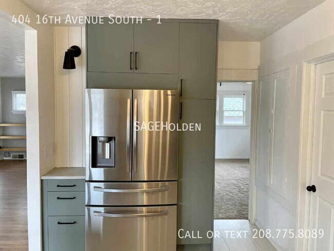 Building Photo - 404 16th Ave S