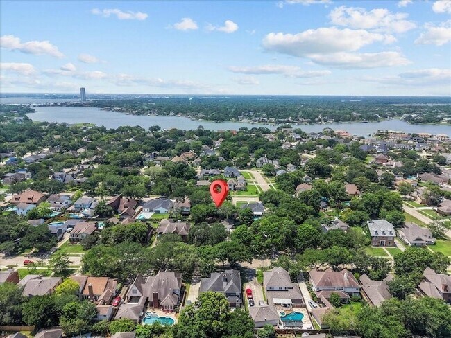 Building Photo - 1626 Lake Bluff Dr