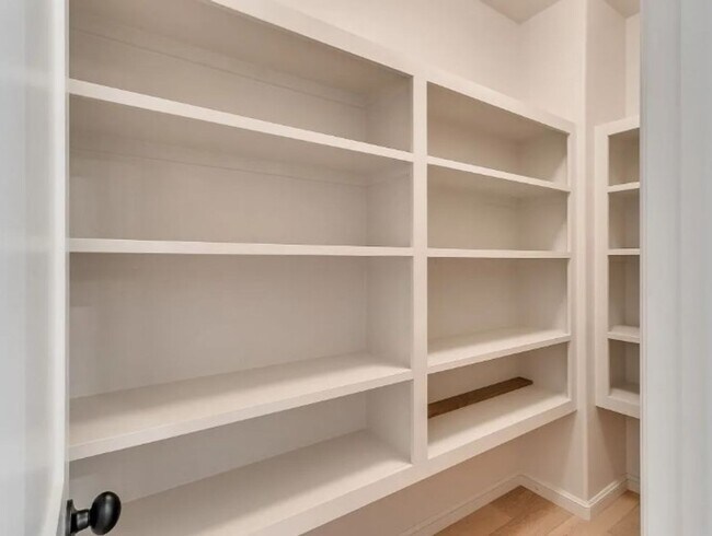 Building Photo - Model Home in East Edmond + 3 bedrooms + B...