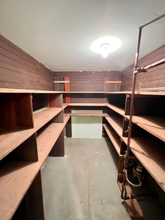 Building Photo - 3 bed 3 bath available!