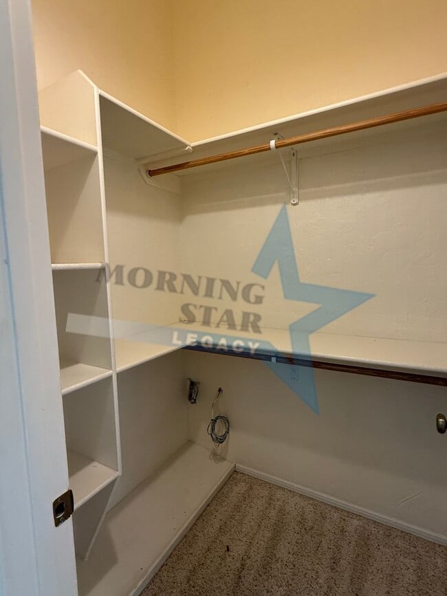 Building Photo - 4 bedroom, 4 bath house - Must see landscaping!