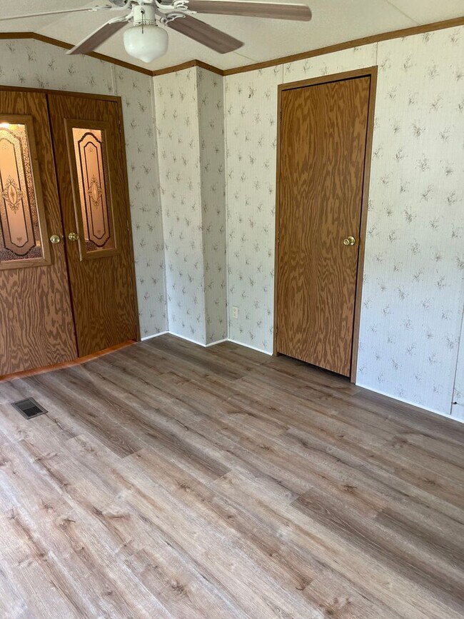 Building Photo - 3 bedroom home Fayetville PA!