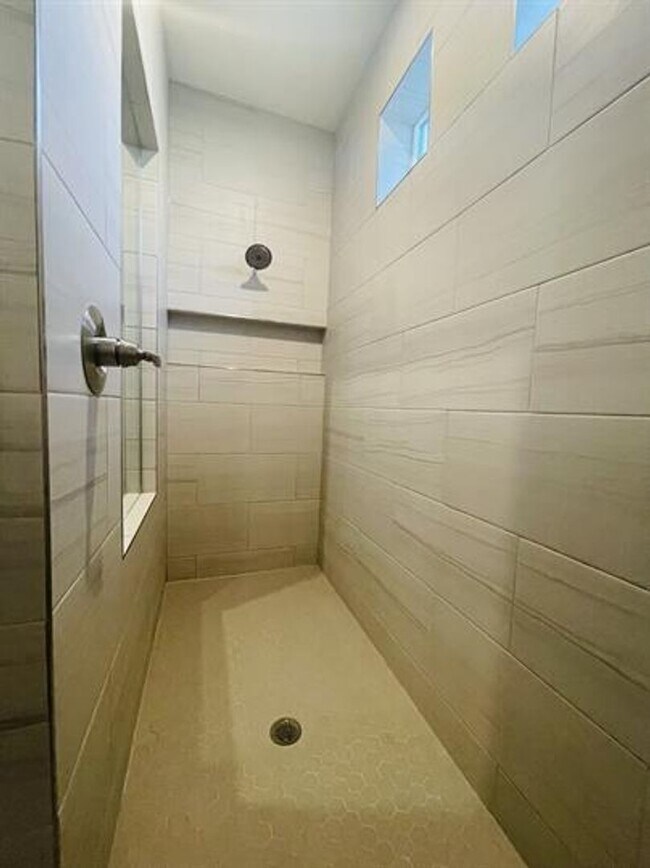 Building Photo - Desert Color Townhome!