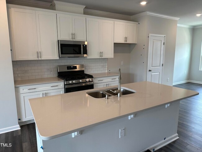 Building Photo - 603 Gimari Dr