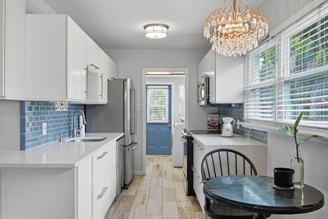 Building Photo - 6236 S Martindale Ave