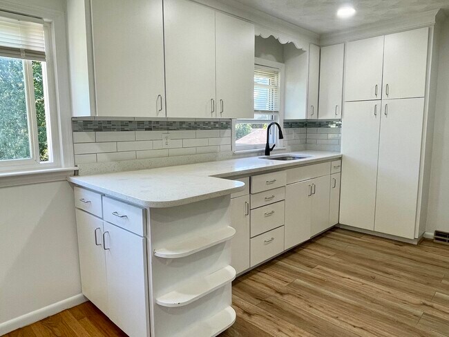 Building Photo - 3 Tufts Ln