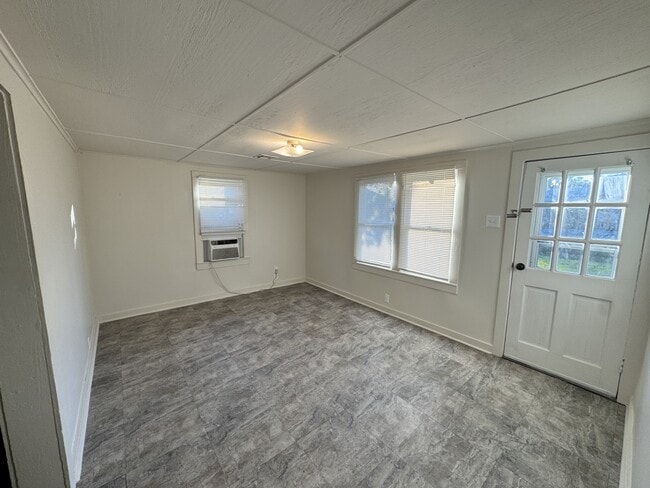 Building Photo - 110 N Pine St