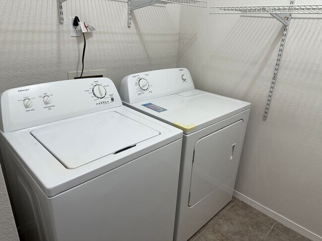 Building Photo - Remodeled 3 Br, 2 Ba, with major appliances