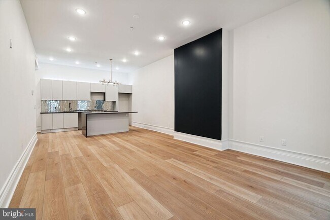 Building Photo - 1822 Chestnut St