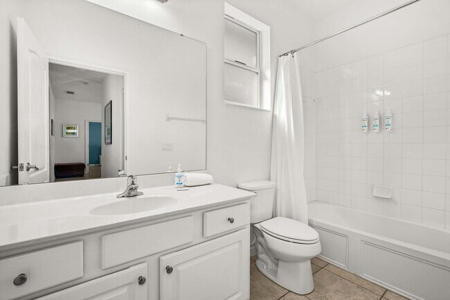 Building Photo - 4140 Oak Tree Dr