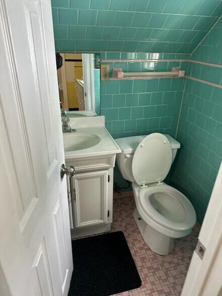 Building Photo - 10 March St