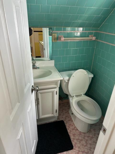 Building Photo - 10 March St