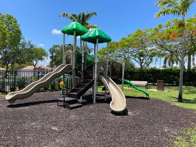 Building Photo - 9905 Baywinds Blvd