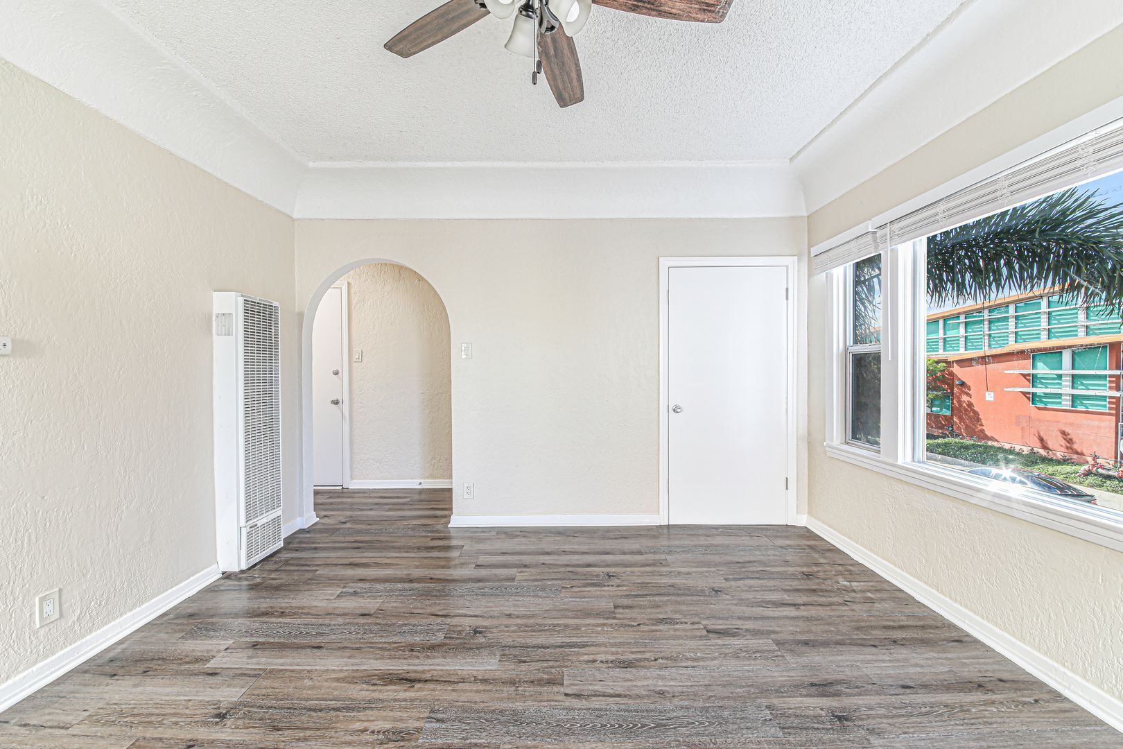 Building Photo - 1324 N Peterson Ave