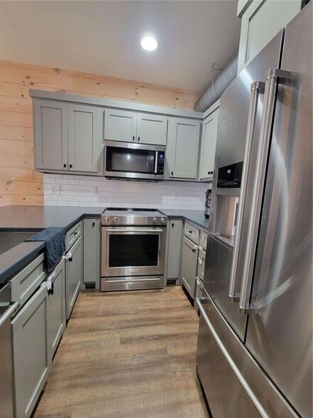 Building Photo - 550 E Main St