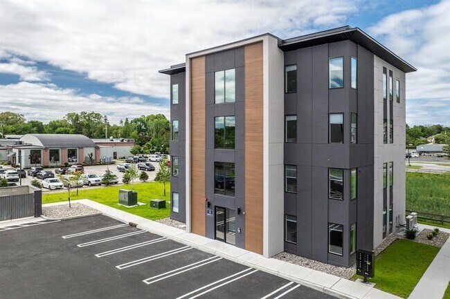 Building Photo - 1 Meadows Ln