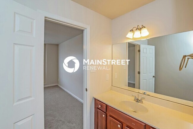 Building Photo - 4 Bedroom Pet-Friendly Home in POWELL, TN with Main Street Renewal