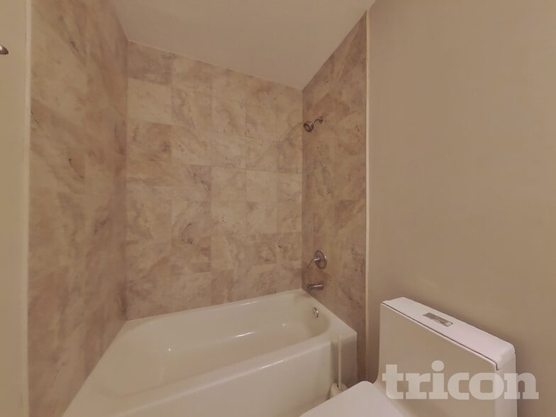 Building Photo - 2300 Timbercrest Dr