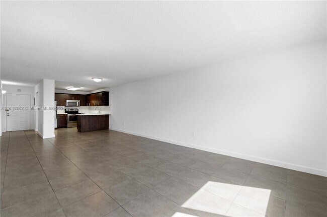 Building Photo - 6940 Miami Gardens Dr