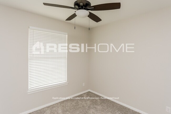 Building Photo - HOME FOR RENT!