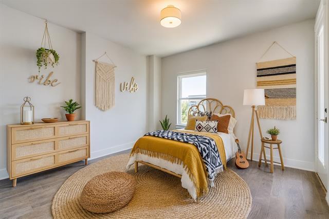 Building Photo - 381 E Greenbriar Ln