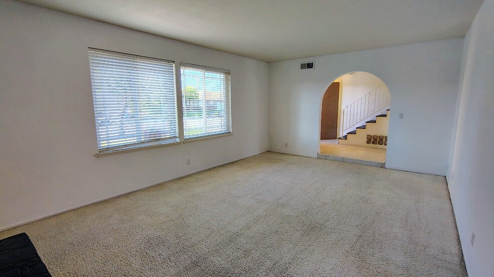 Building Photo - 1930 Adrian St