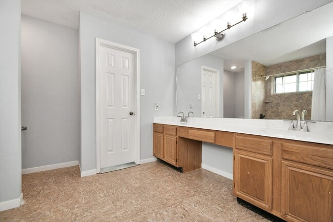 Building Photo - 2707 Blue Mist Dr