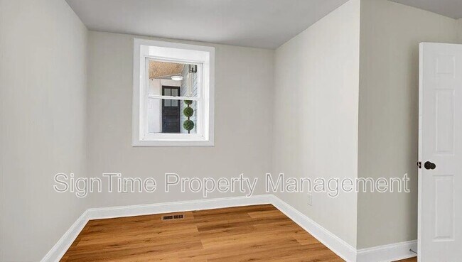 Building Photo - 12 S Main St