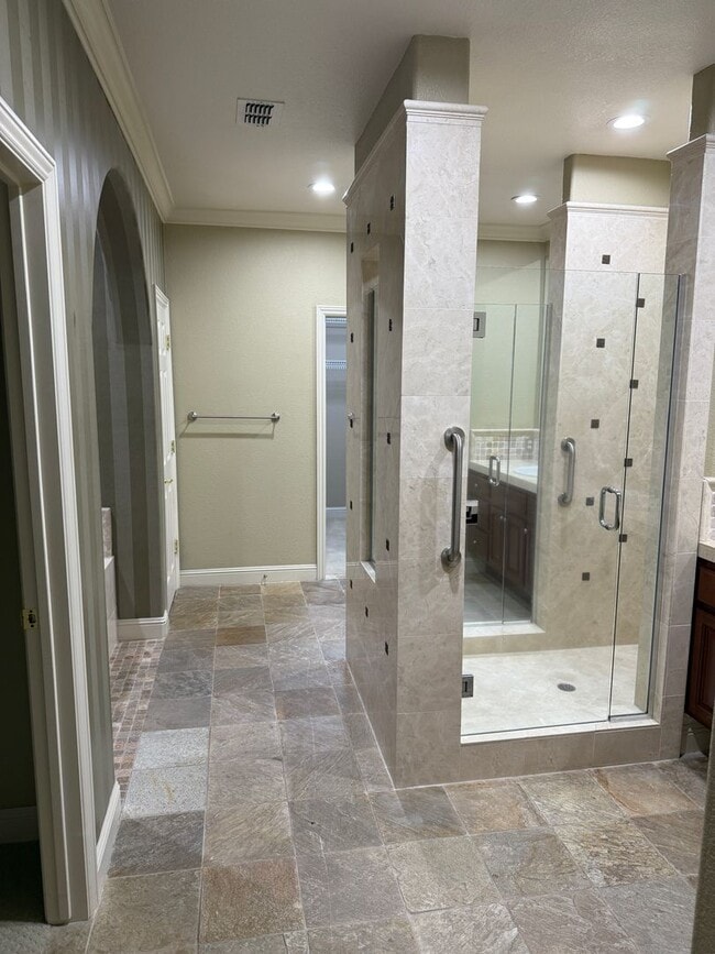 Building Photo - Beautiful 3 bedroom plus loft and office in highly sought Serrano community!