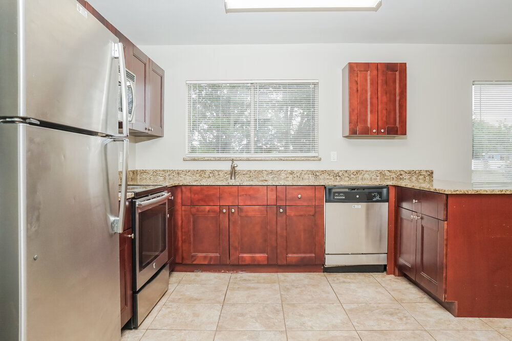 Building Photo - 2396 Roxbury Cir