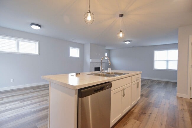 Building Photo - 2833 Endive Dr