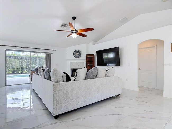 Building Photo - 4934 Lazy Oaks Way