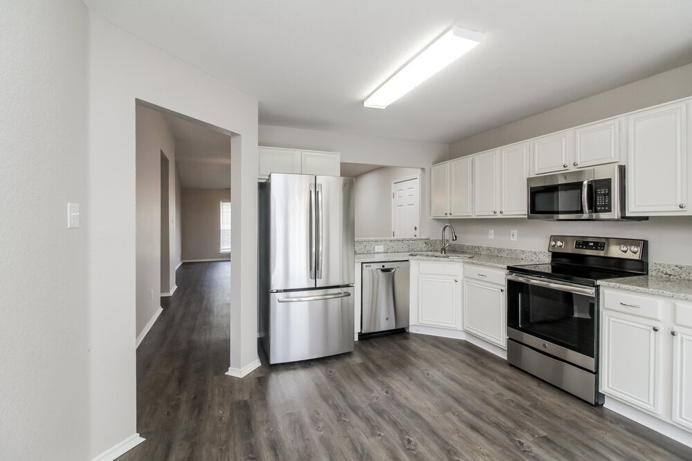 Building Photo - 900 Springfield Dr