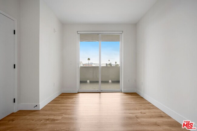 Building Photo - 5657 Virginia Ave