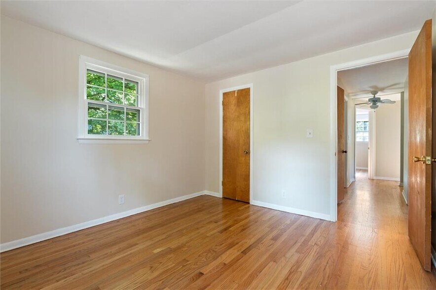 Building Photo - 2101 Bellevue Ave